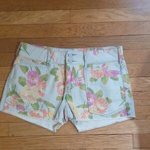 Pilcro Women's Cargo Shorts - Cream with Floral Accents